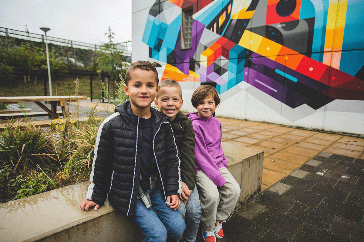 Kinderen op schoolplein