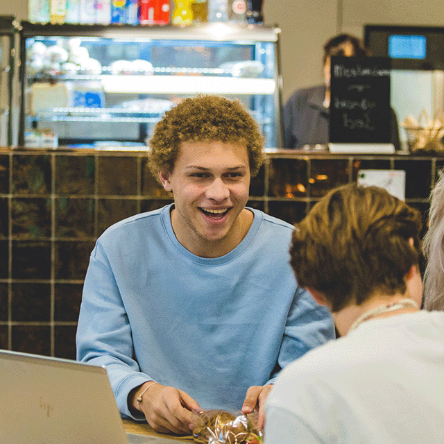 studenten in café 80